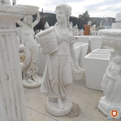 PETITE STATUE DE FEMME AUX PANIERS